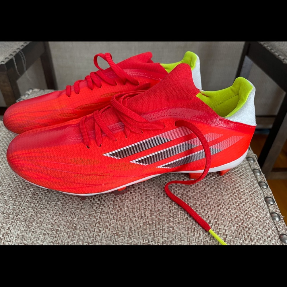 Adidas Soccer cleats, M size 9 - EUC